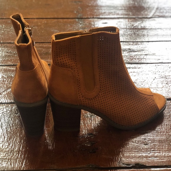 Peep Toe Boots Size 7 - Picture 3 of 4